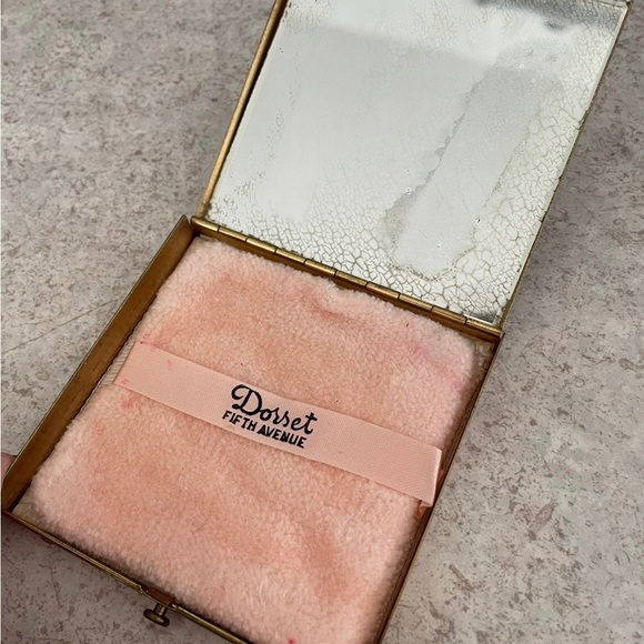 Vintage Dorset 5th Ave Brass Compact - Picture 2 of 5